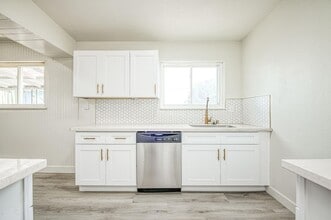 255 W Hawes Ave in Fresno, CA - Building Photo - Building Photo