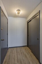 Westland Arms Apartments in Omaha, NE - Building Photo - Building Photo