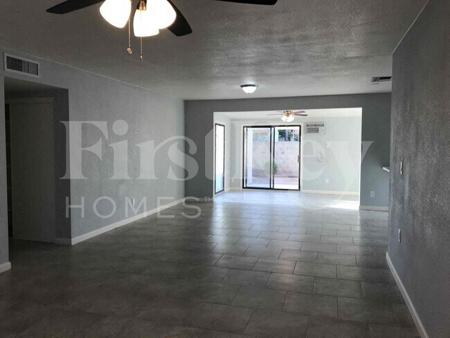 8923 W Harmont Dr in Peoria, AZ - Foto de edificio - Building Photo