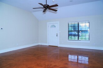 218 Hickory St in Sweeny, TX - Building Photo - Building Photo