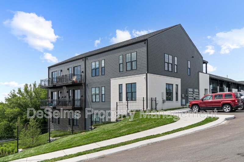 600 E Trinity Ln in Nashville, TN - Building Photo