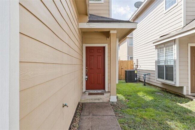 16635 Newglen Ln in Houston, TX - Building Photo - Building Photo