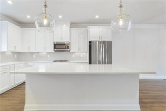 1387 Live Oak Ln in Brookhaven, GA - Building Photo - Building Photo