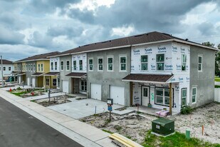 Longlake Preserves in Clearwater, FL - Building Photo