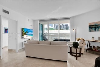 480 NE 30th St in Miami, FL - Building Photo - Building Photo