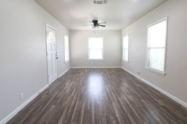 213 Westminster Ave in San Antonio, TX - Building Photo - Building Photo