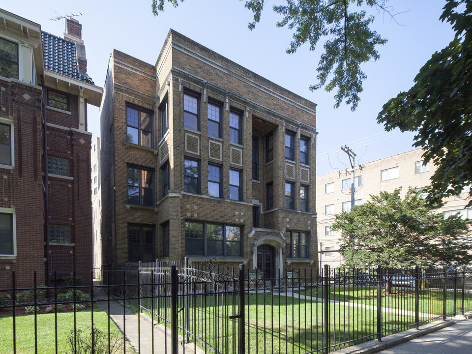 1157 W Farwell Ave in Chicago, IL - Building Photo