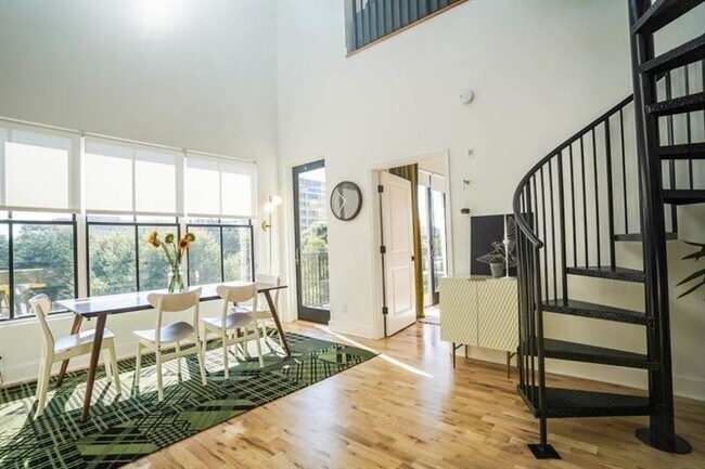 384 Ralph McGill Blvd NE in Atlanta, GA - Building Photo - Building Photo