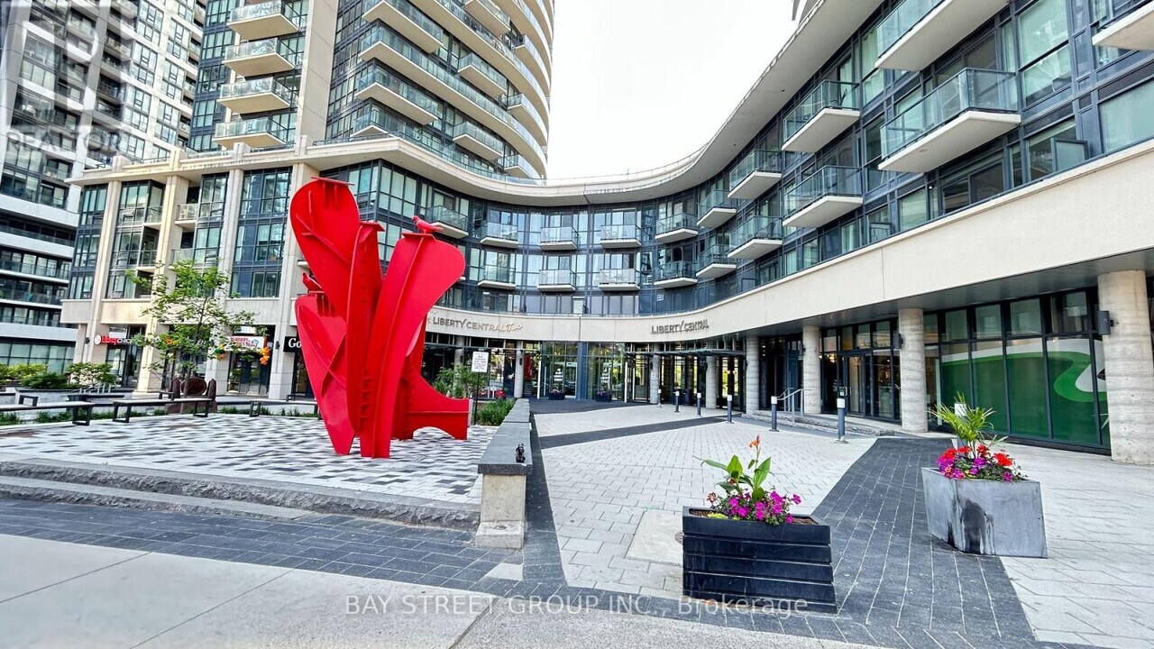 51-751 E Liberty St in Toronto, ON - Building Photo