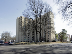 The Monarch on Highland in Memphis, TN - Foto de edificio - Building Photo