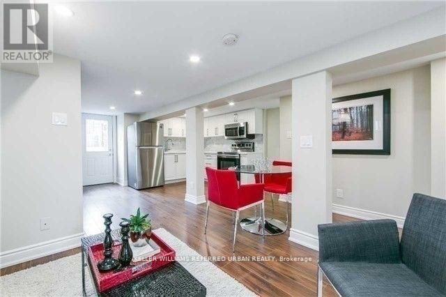 601 Jane St in Toronto, ON - Building Photo