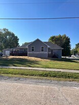 511 N Maple St in Cambria, IL - Building Photo