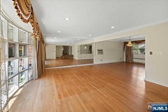 255 Forest Rd in Fort Lee, NJ - Building Photo - Building Photo