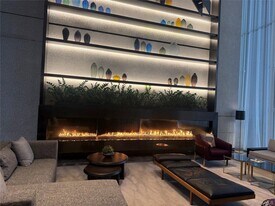 252 South St in New York, NY - Building Photo