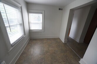 80 Walnut St, Unit Second Floor in Saratoga Springs, NY - Foto de edificio - Building Photo