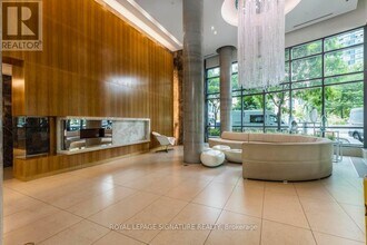 215 Fort York Blvd in Toronto, ON - Building Photo - Building Photo