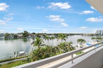 5700 Collins Ave, Unit 3C in Miami Beach, FL - Building Photo - Building Photo