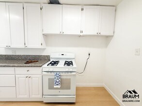 7339 Woodman Ave in Los Angeles, CA - Building Photo - Building Photo