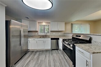 2127 W Carlyle Ct in Marietta, GA - Building Photo - Building Photo