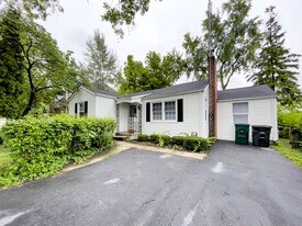1512 N Woodridge Ave in Muncie, IN - Building Photo