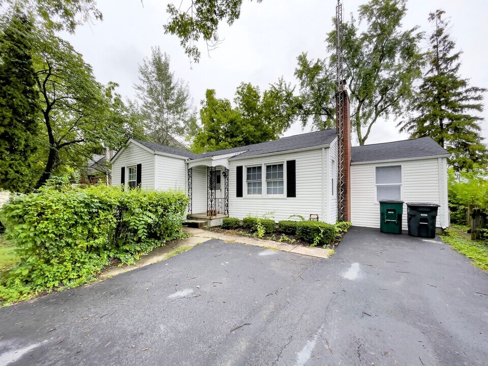 1512 N Woodridge Ave in Muncie, IN - Building Photo
