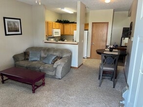 628 Walnut St, Unit B in Anderson, IN - Building Photo - Building Photo