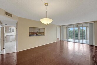 9531 Seagrape Dr, Unit 302 in Davie, FL - Building Photo - Building Photo