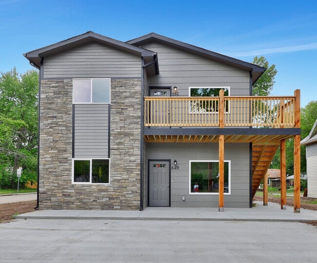 property at 649 S Pershing St