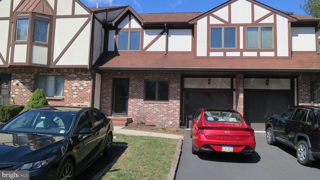 property at 4 Boleyn Ct