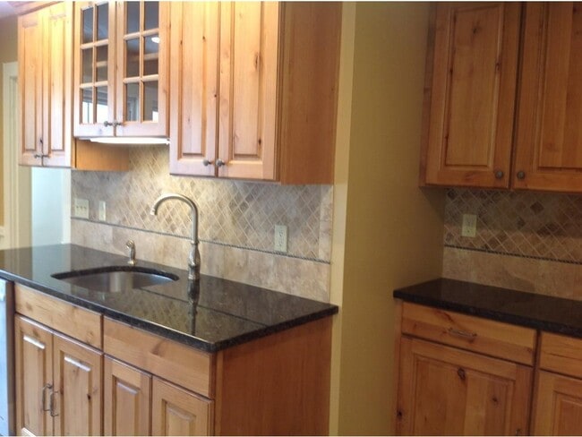 341 Court St in Keene, NH - Building Photo - Building Photo