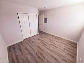 4360 Twin View Cir, Unit 3 in Las Vegas, NV - Building Photo - Building Photo