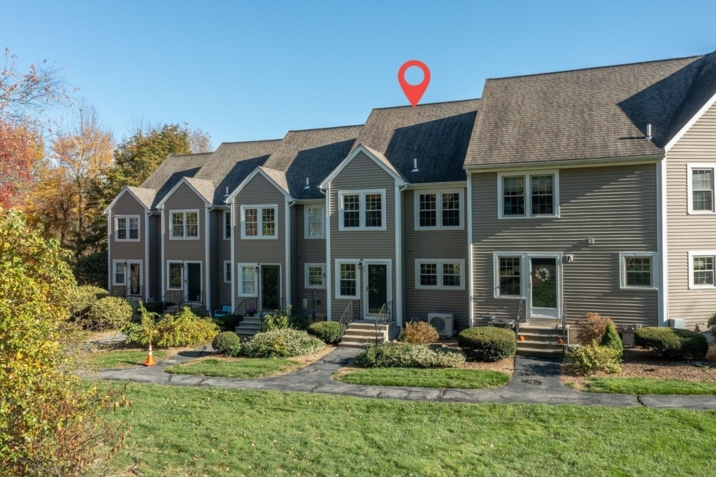 18 Hovey Pond Dr in Grafton, MA - Building Photo