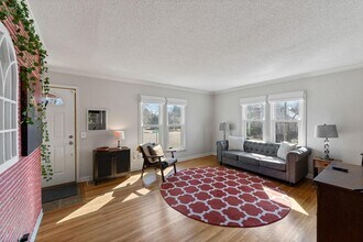 2901 Zenith Ave N in Minneapolis, MN - Foto de edificio - Building Photo