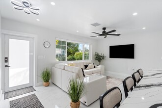 355 Maddock St in West Palm Beach, FL - Building Photo - Building Photo