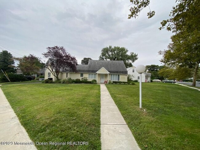 921 Woodgate Ave in Long Branch, NJ - Building Photo - Building Photo