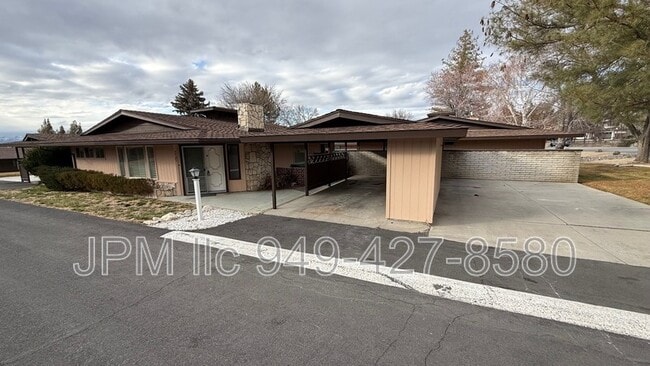 3505 E Hidden Valley Dr in Reno, NV - Building Photo - Building Photo