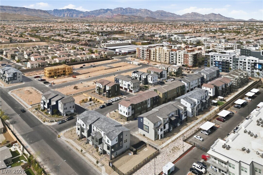 9238 Soho Sky Ct in Las Vegas, NV - Building Photo