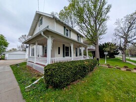 517 1st Ave W in Newton, IA - Building Photo