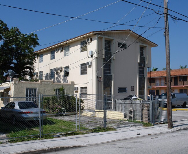 1010 SW 6th St in Miami, FL - Building Photo - Building Photo