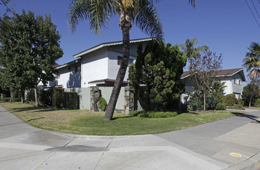 Knottwood Apartments in Anaheim, CA - Foto de edificio