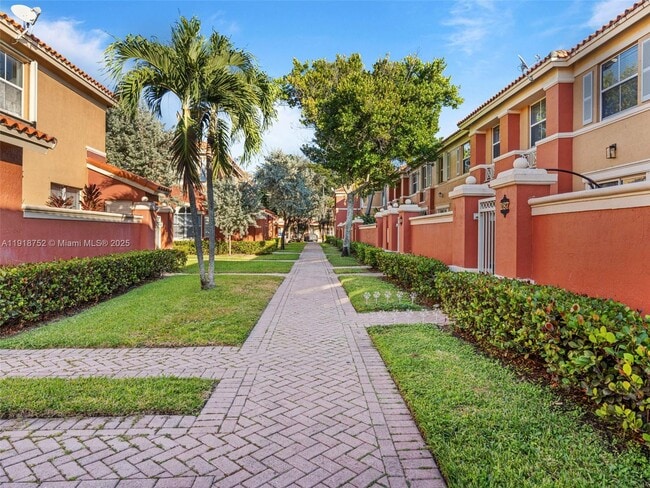 11411 NW 60th St in Doral, FL - Building Photo - Building Photo