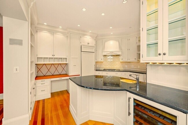 290 Commonwealth Ave, Unit 13 in Boston, MA - Building Photo - Building Photo