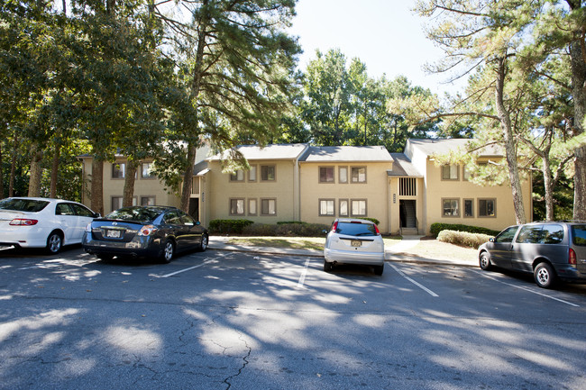 Dunwoody Villas in Doraville, GA - Building Photo - Building Photo