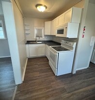 1213 W Pine St in Rawlins, WY - Building Photo