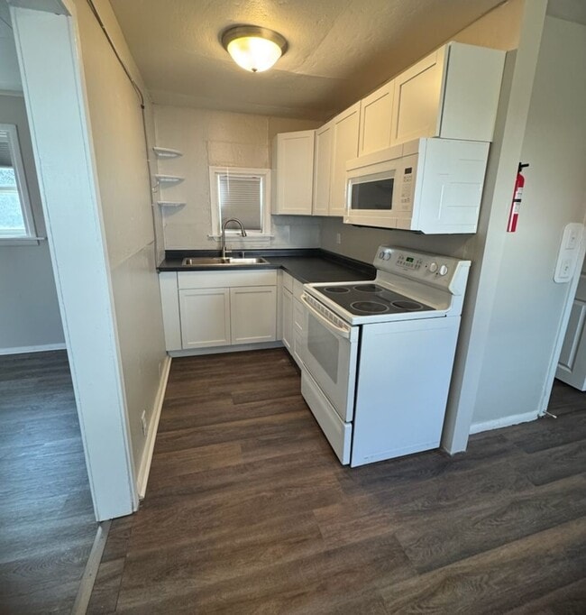property at 1213 W Pine St