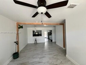 7415 SW 31st St in Miami, FL - Building Photo - Building Photo