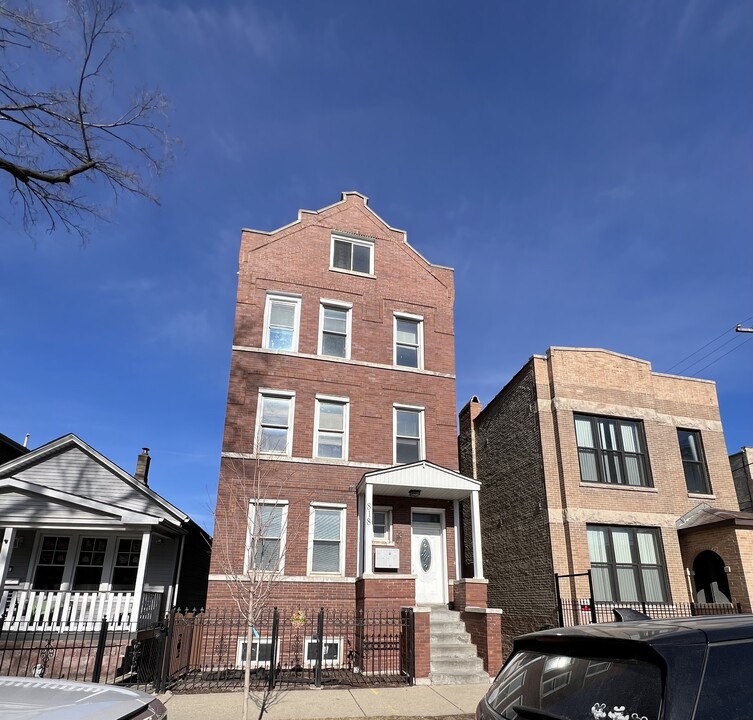 818 W 33rd Pl, Unit Apartment 1st floor in Chicago, IL - Foto de edificio