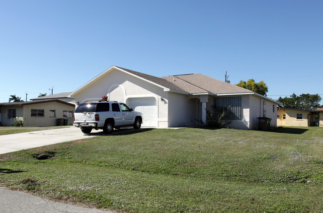 4946 Vincennes Ct in Cape Coral, FL - Foto de edificio - Building Photo