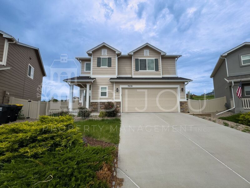 7458 Primavera Ln in Fountain, CO - Building Photo