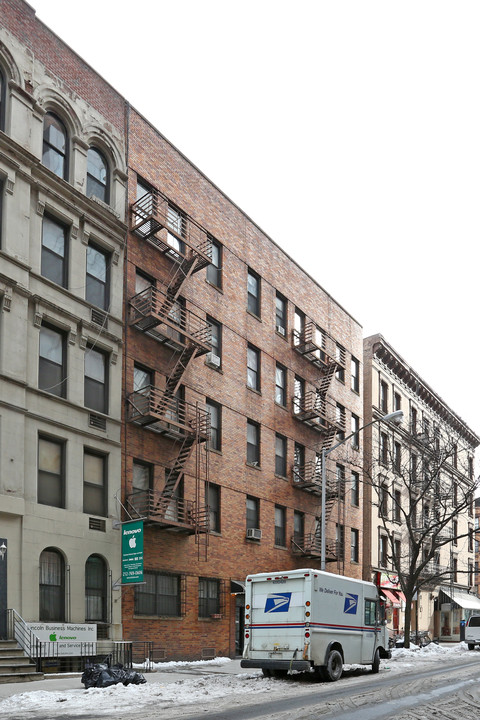 107 W 68th St in New York, NY - Foto de edificio